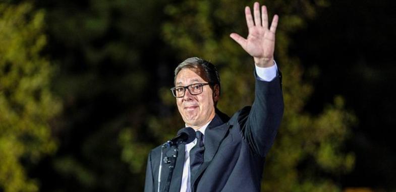 Президент Сербии ушел в отставку