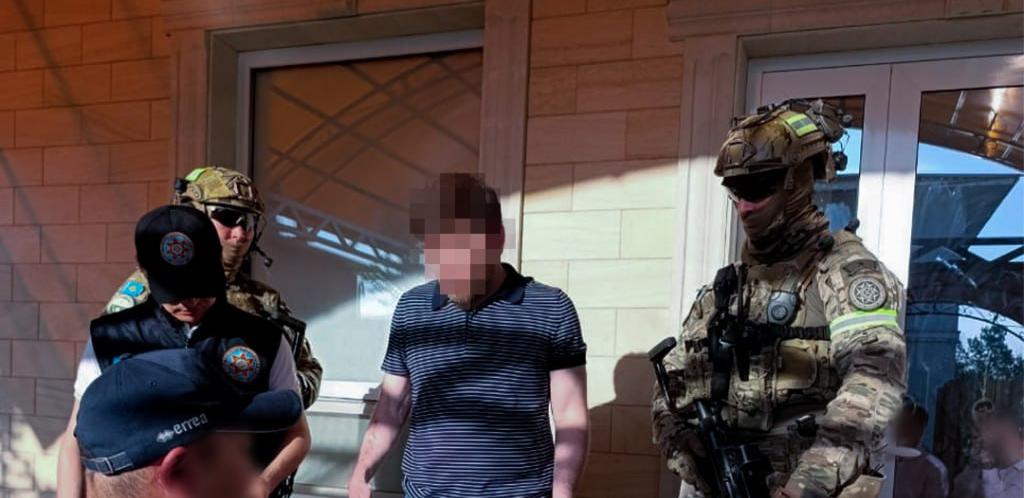 Подозреваемую в вымогательстве группу задержали в Уральске