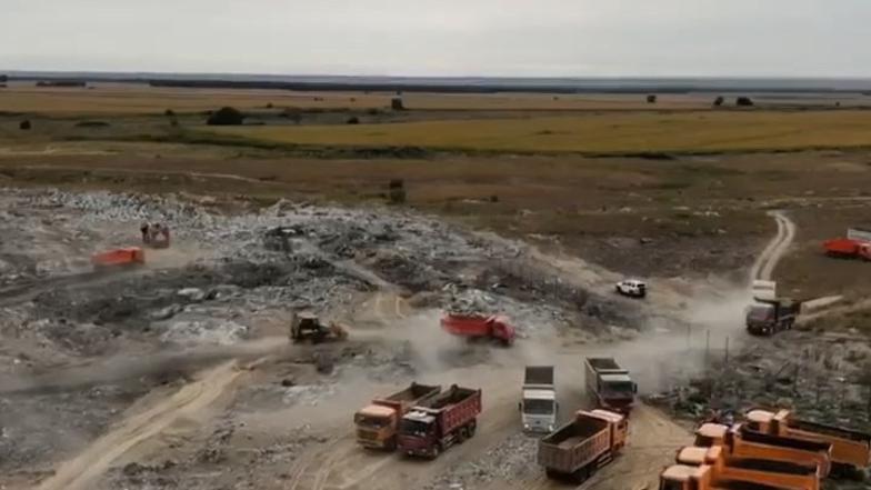 Допсилы привлекли к тушению мусорного полигона под Алматы 