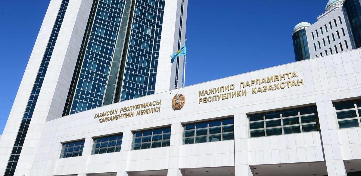 Депутаты предлагают продлить льготный режим на ввоз электромобилей 