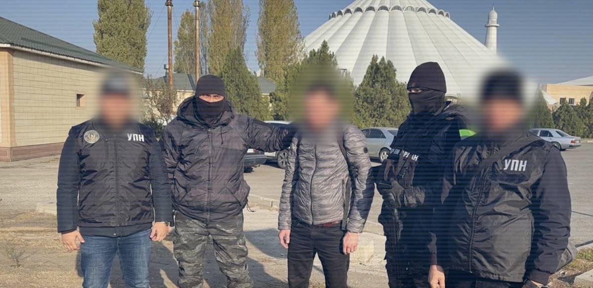 Наркотики распространяли возле мечети в Шымкенте