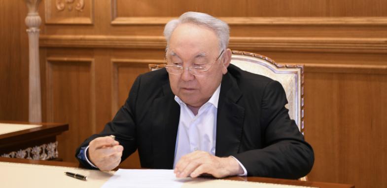 Назарбаев после операции на позвоночнике проголосовал на дому