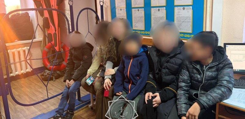 Пятерых детей чуть не унесло на льдине в Павлодаре