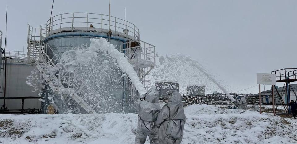 Учения по тушению пожаров на нефтебазах проходят в Казахстане