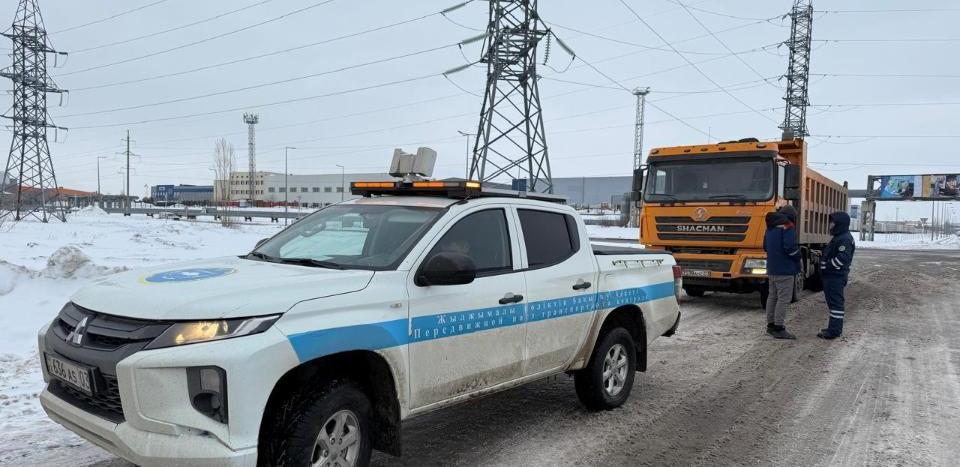 Контроль за тяжеловесным автотранспортом усилили в Казахстане