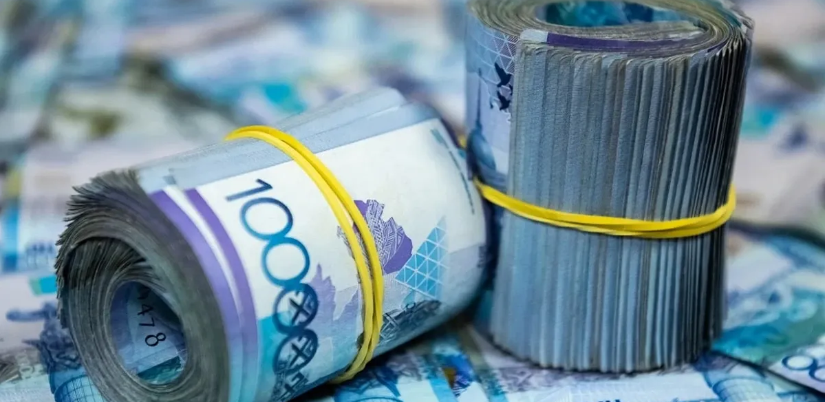 Нацбанк продлил срок обращения старых купюр в 10 000 тенге 