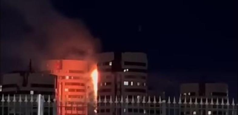 Фасад с 6 по 16 этажи сгорел у ЖК «7 бочек» в Астане