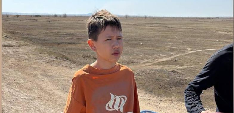 Потерял ориентир: пропавшего мальчика нашли в степи 