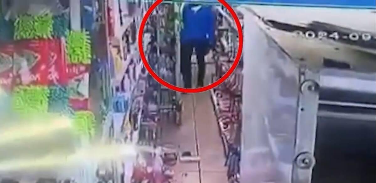 Днем из магазина в Астане украли более 1,3 млн тенге и документы  хозяйки