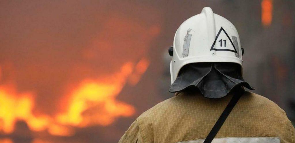 В Алматы из горящей 12-этажки эвакуировали свыше 100 человек