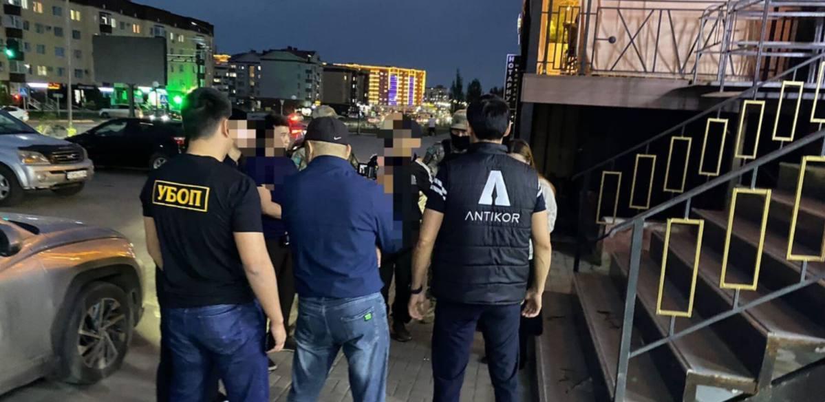 Вымогавшего миллионы у бизнесменов мужчину задержали в Актобе
