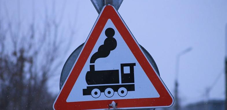 Поезд сбил скутер в Таразе