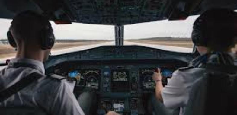 Пилоты Qazaq Air требуют поднять им зарплаты