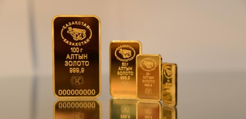 Более 8 000 золотых слитков продал Нацбанк