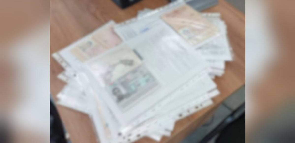 Организатора незаконной миграции задержали с 16 паспортами в Астане
