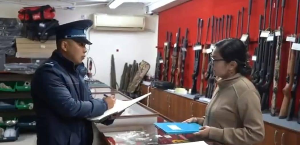 Оружейные магазины массово проверяют в Атырау