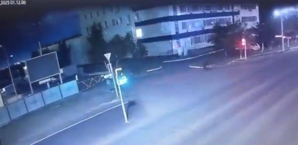 Мужчина вынес сейф с деньгами через окно в Астане