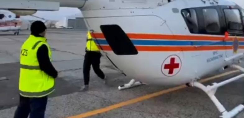 Младенца в коме доставили вертолетом в Атырау