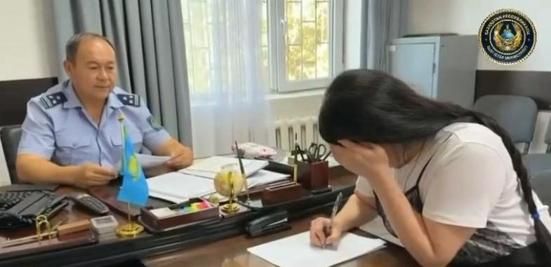 Стримершу оштрафовали за мат в эфире на юге Казахстана