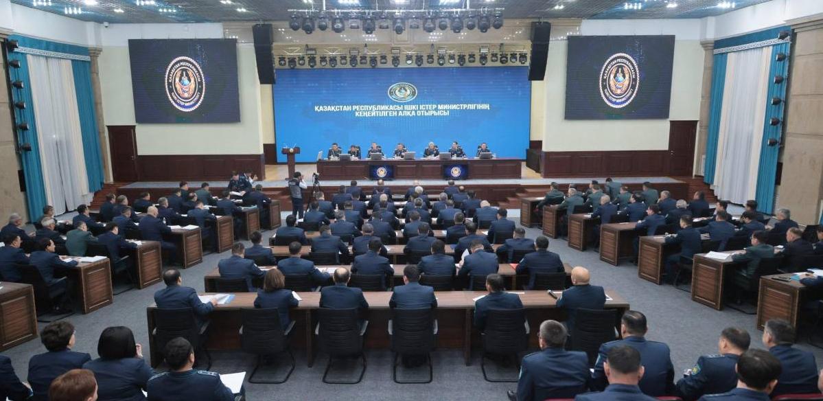 Саденов поручил усилить патрулирование на трассах