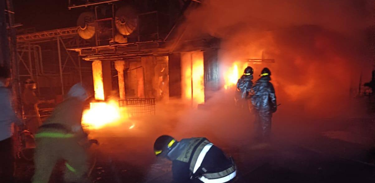 Огонь на нефтебазе едва не достиг резервуаров с нефтью в Арыси