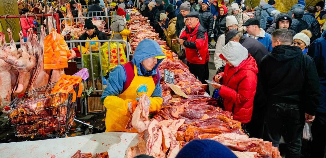 800 тонн сельхозпродукции привезли на ярмарку в Астану