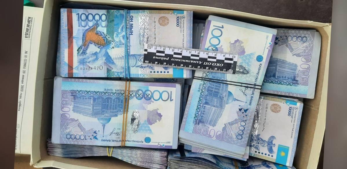 Выманивших у пенсионерки 22 млн тенге иностранцев задержали в Алматы