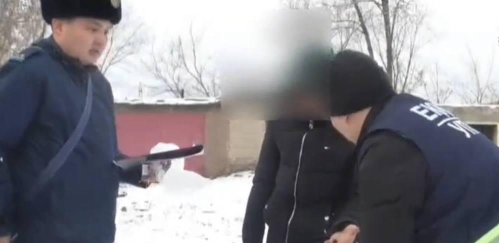 20 пакетов с эфедроном изъяли у 19-летнего карагандинца