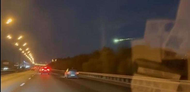 Обломок пролетевшего над Москвой метеорита врезался в дом
