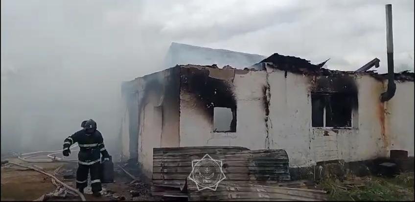 Владелец дома получил ожоги при самостоятельном тушении пожара в ВКО