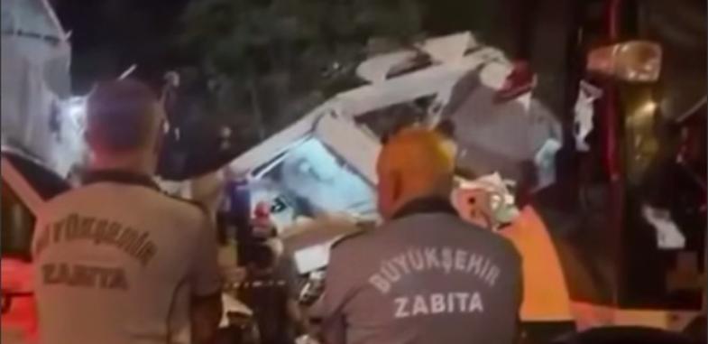 В Турции обрушилось 16 зданий из-за землетрясения 