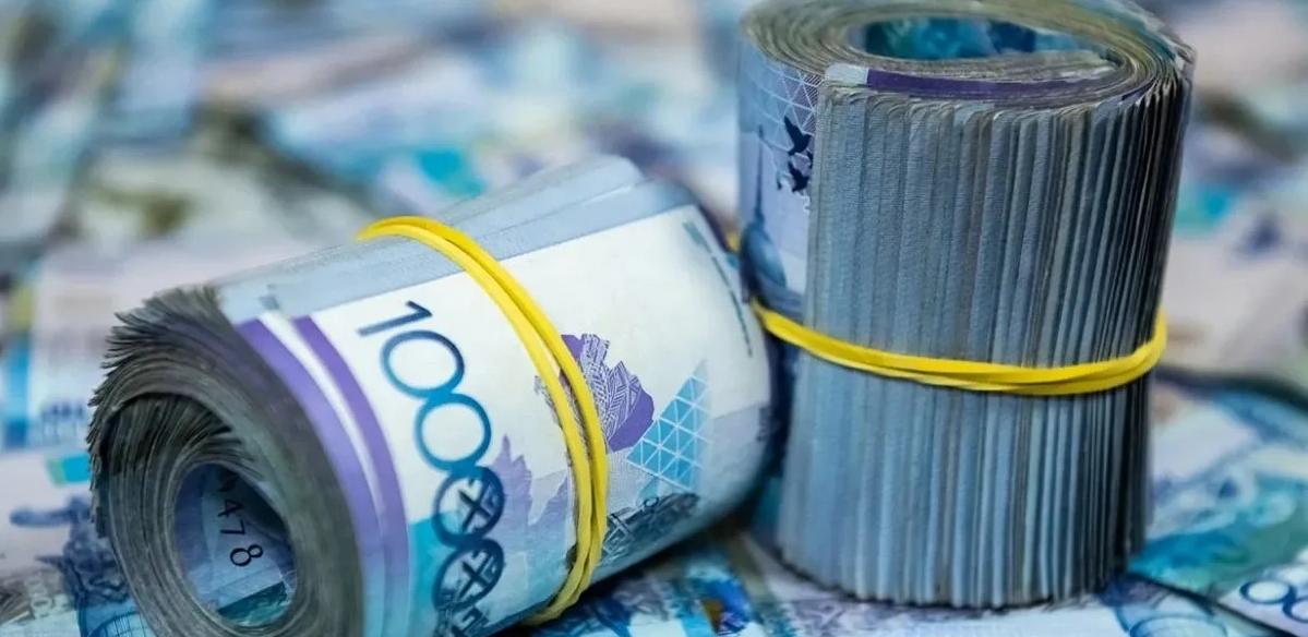 Зарплата 131,5 млн тенге перед тендером: назначена проверка в Алматы