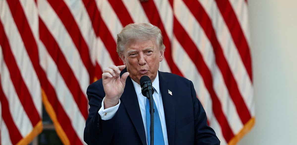 Трамп покрасил волосы и назвал Луну собственностью США