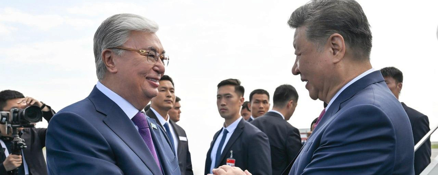 Теплое прощание: Токаев проводил Си Цзиньпина в аэропорту