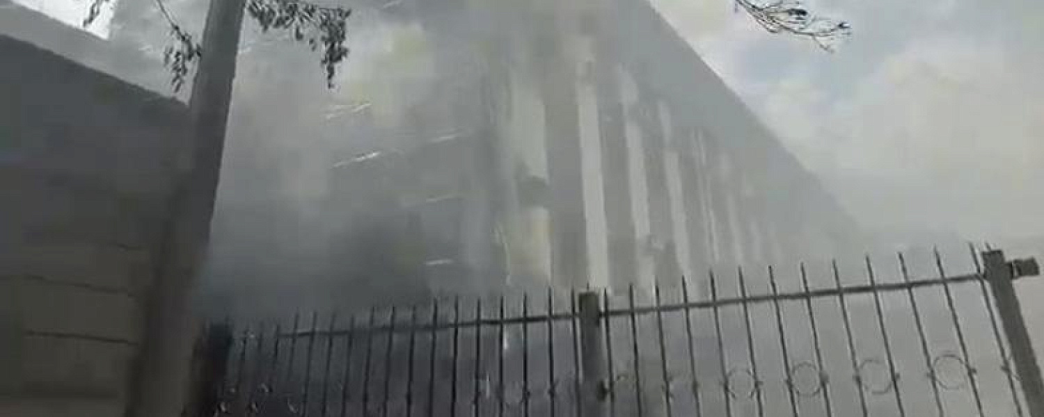 Здание и автомобили загорелись в Костанае