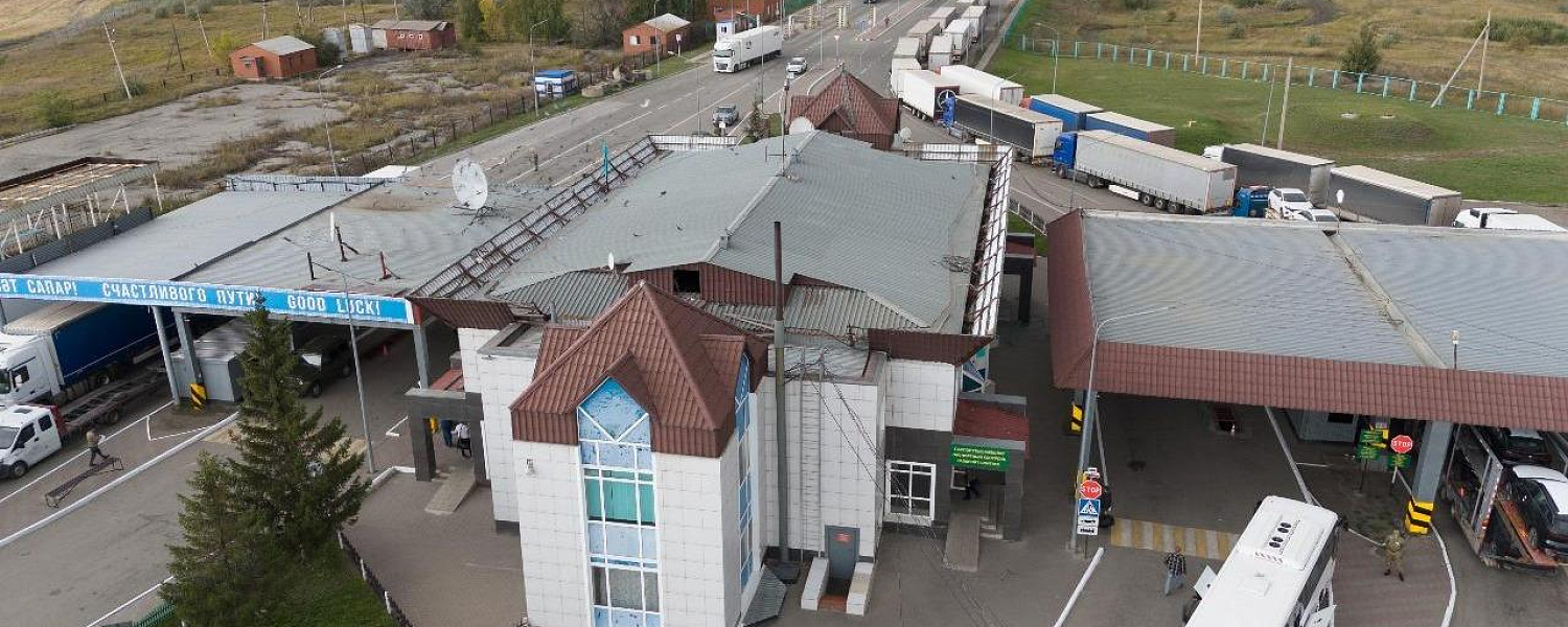 Пробки на границе с Россией объяснили в Минтранспорта