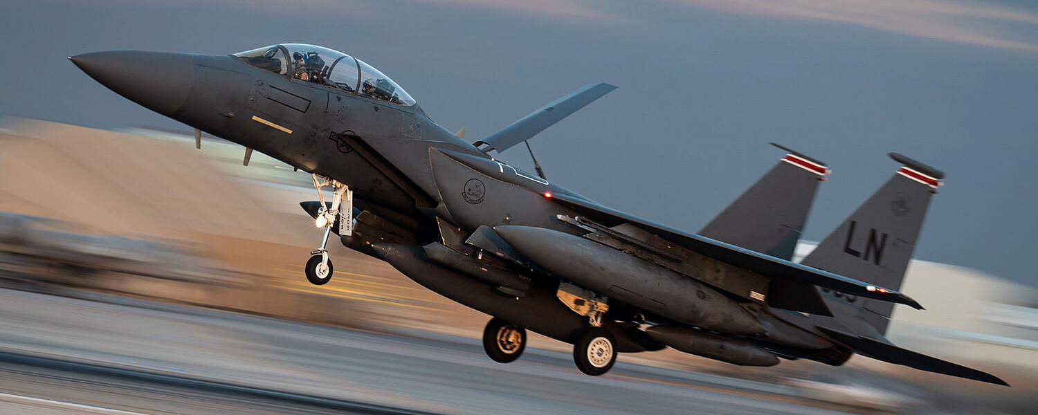 США ударили по Ирану после потери вертолета Apache 
