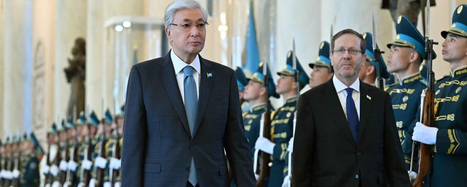 Президент Израиля прилетел в Казахстан