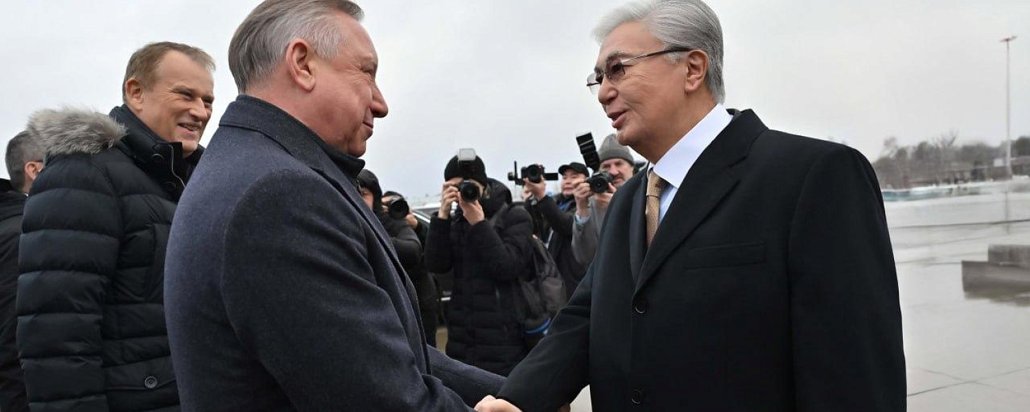 Токаев прилетел в Санкт-Петербург