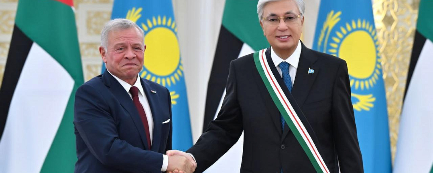 Король Абдалла II наградил Токаева орденом
