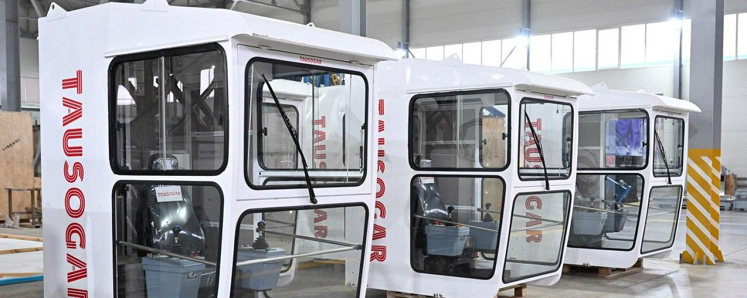 Токаев посетил завод Tausogar в Астане