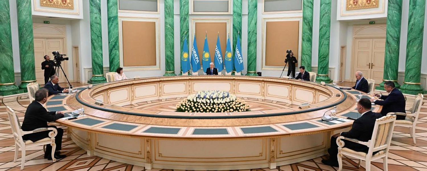 Токаев провел встречу со спикерами парламентов стран