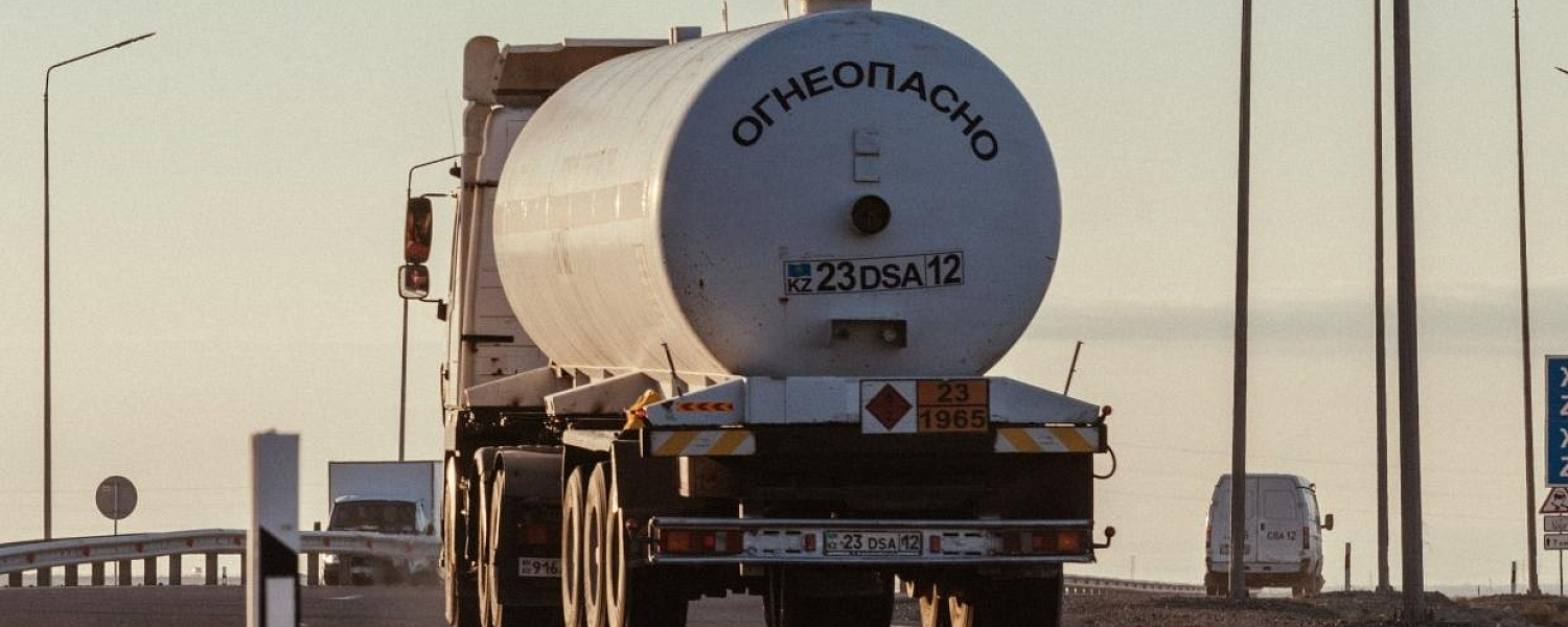 Казахстан продлил запрет на вывоз нефтепродуктов