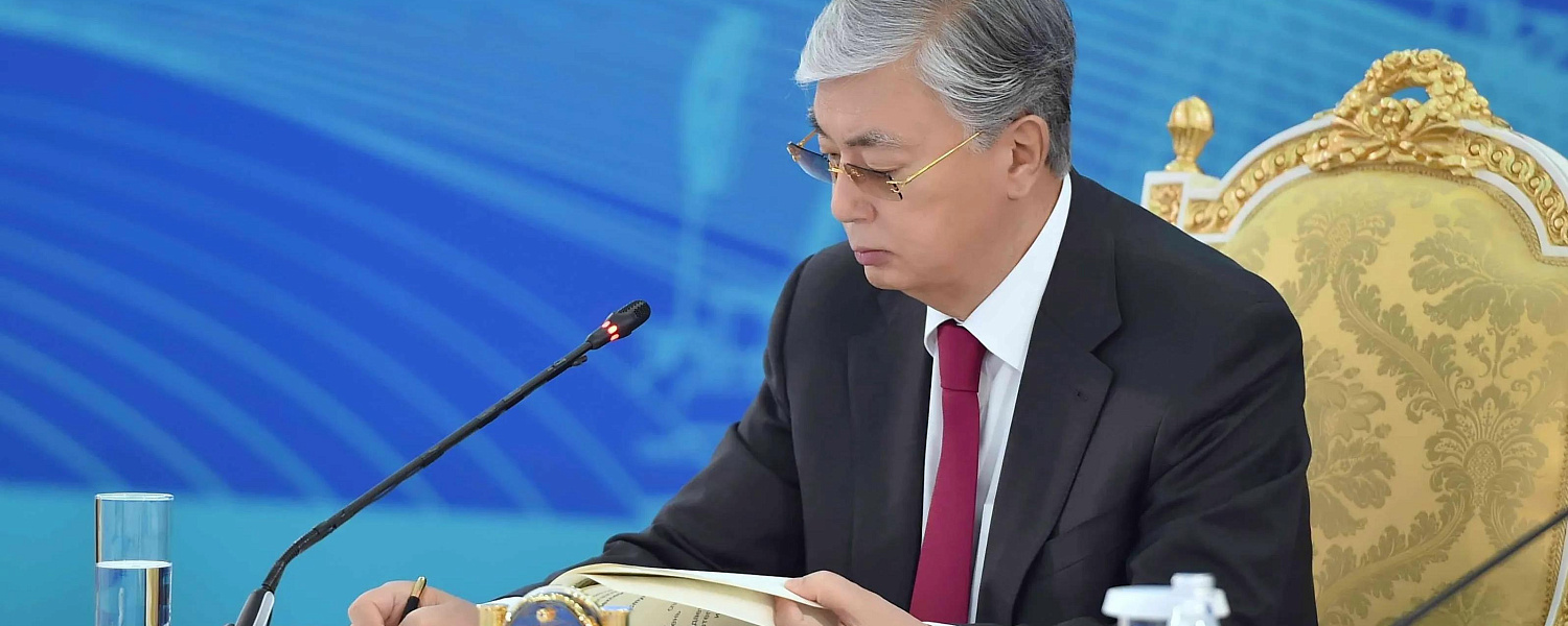 Сталкинг и кражи невест: Токаев подписал новый закон