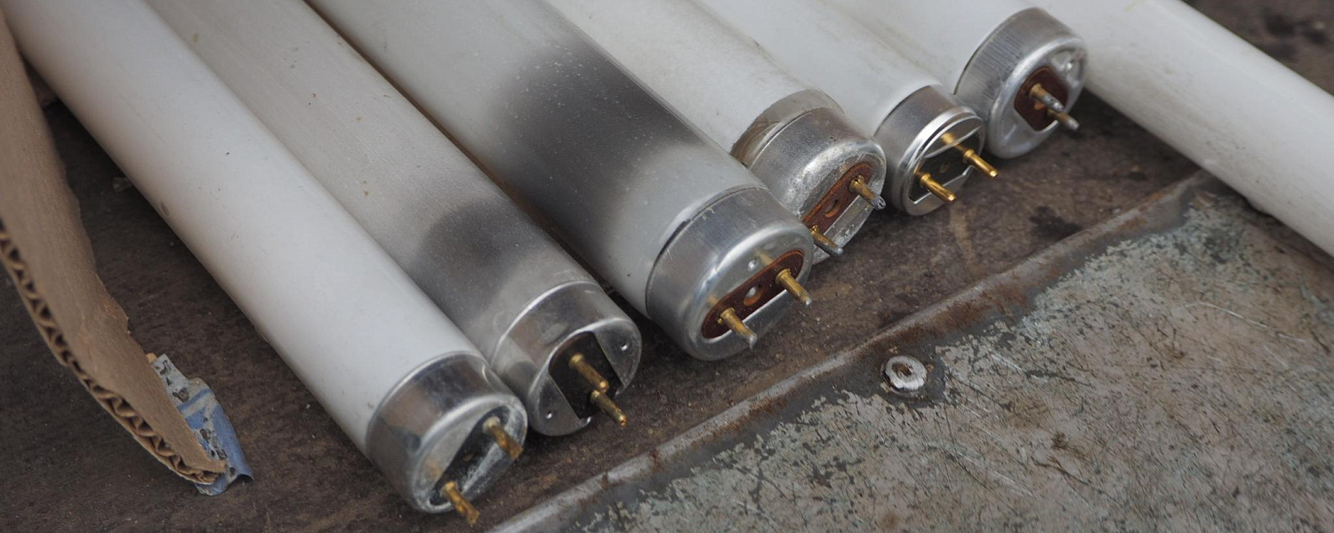 Сотни ртутных ламп годами лежали под ногами учеников в Жетысу