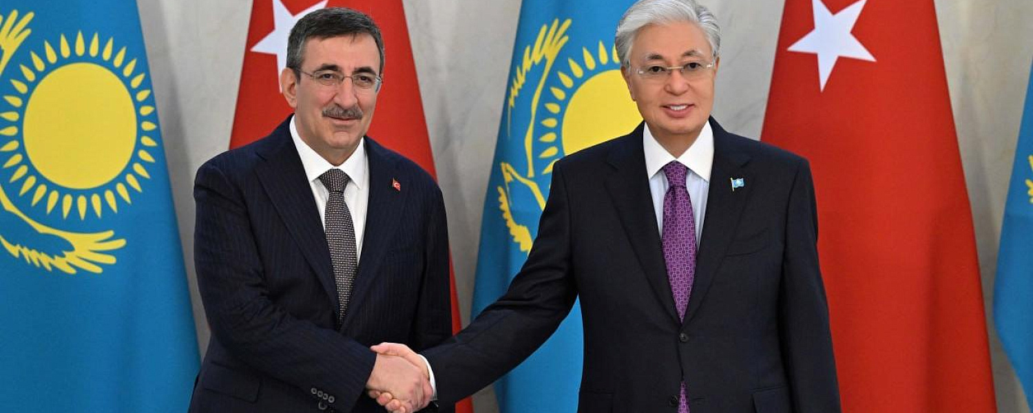 Вице-президент Турции прилетел в Казахстан