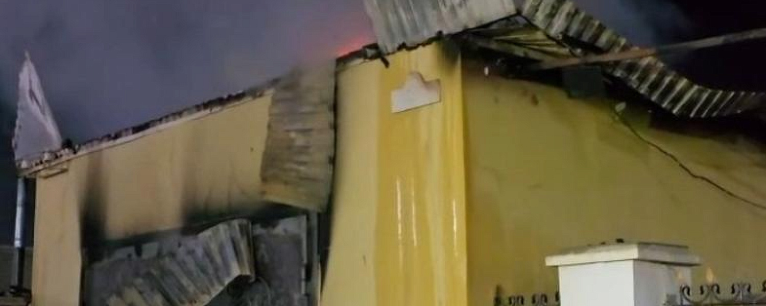 Огонь перекинулся с гаража на жилой дом в Мангистау