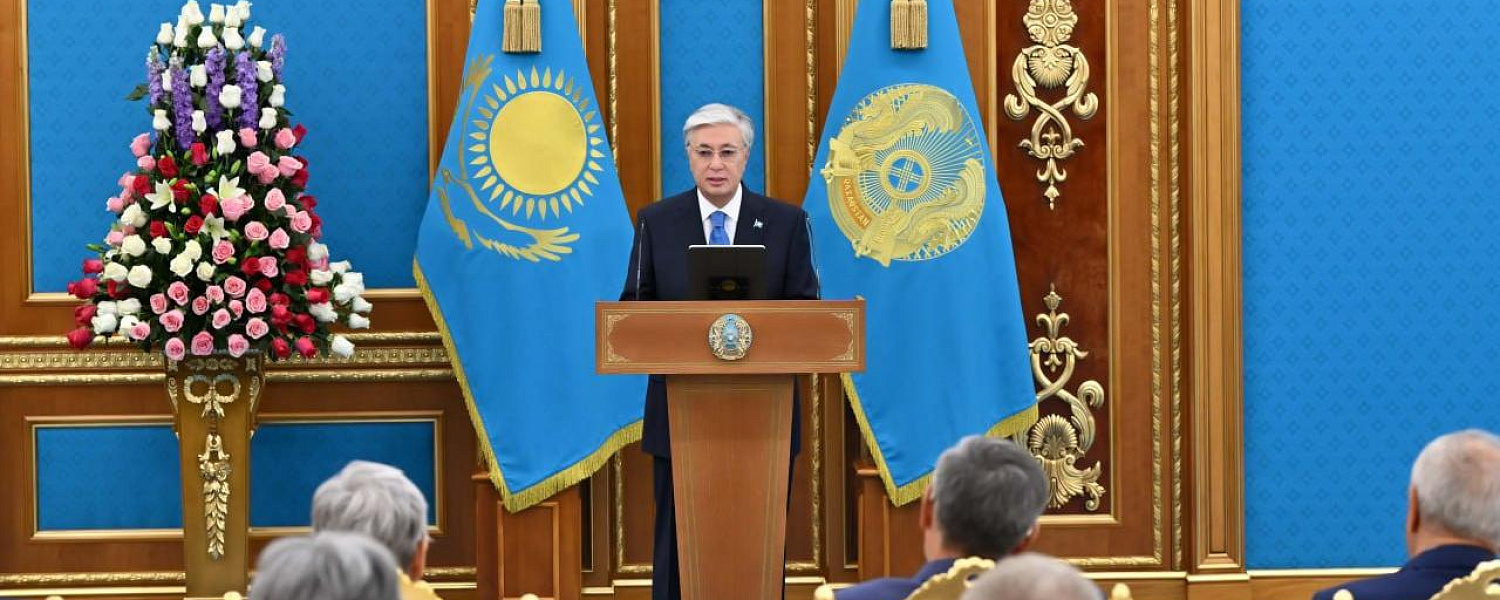 Токаев наградил медицинских работников