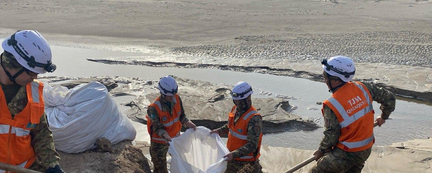 Два поселка отрезало водой в ЗКО