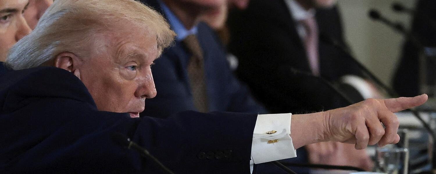 Трамп ввел пошлины для стран, сотрудничающих с Ираном